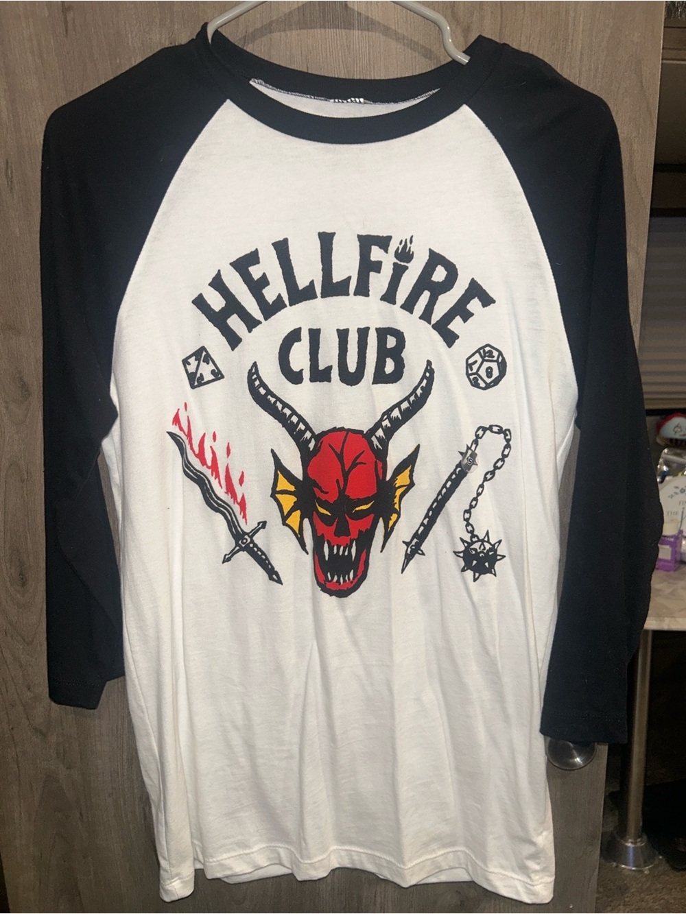 Stranger Things Hellfire Club Raglan T-Shirt Size Small